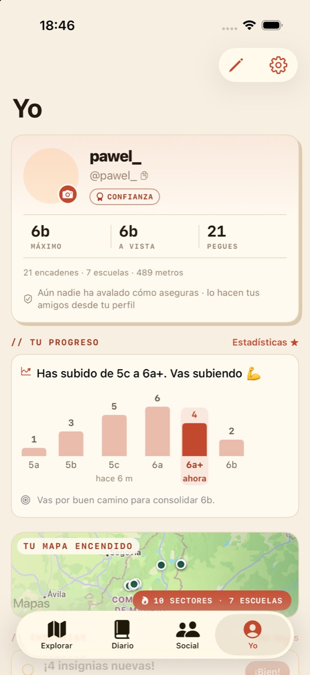 La pesta&ntilde;a &laquo;Yo&raquo; de Cordada: ficha de escalador, mapa encendido, pir&aacute;mide de grados e insignias.